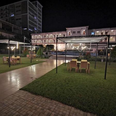 Naka Hotel Kupang Exterior foto