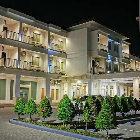 Naka Hotel Kupang Exterior foto