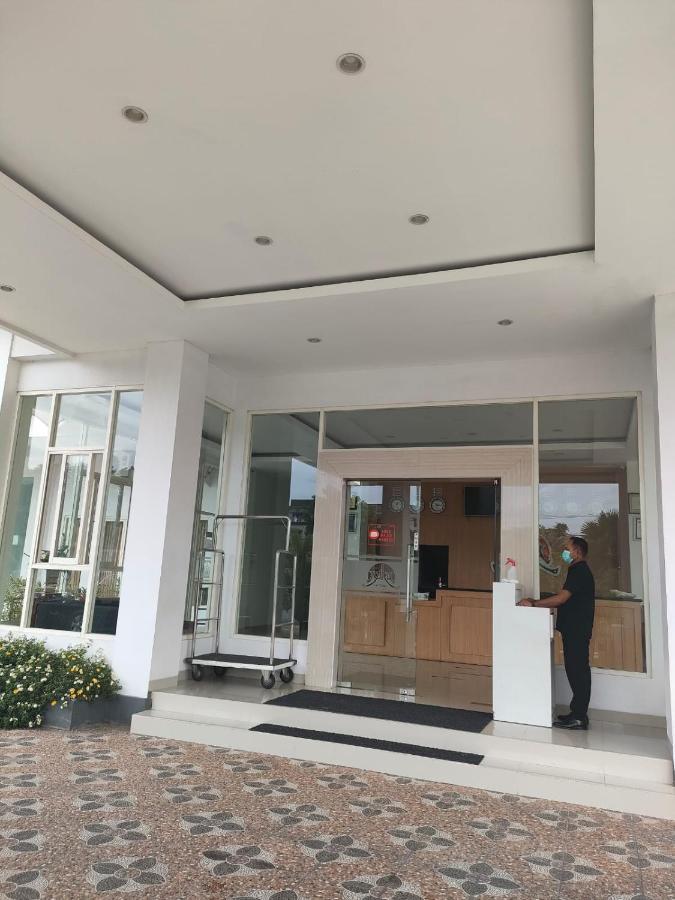Naka Hotel Kupang Exterior foto