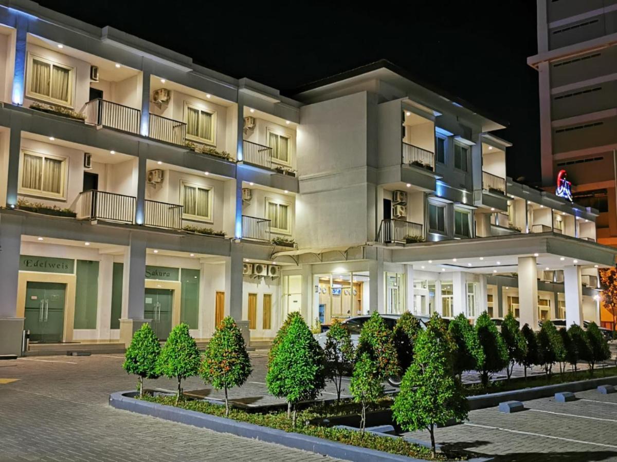 Naka Hotel Kupang Exterior foto