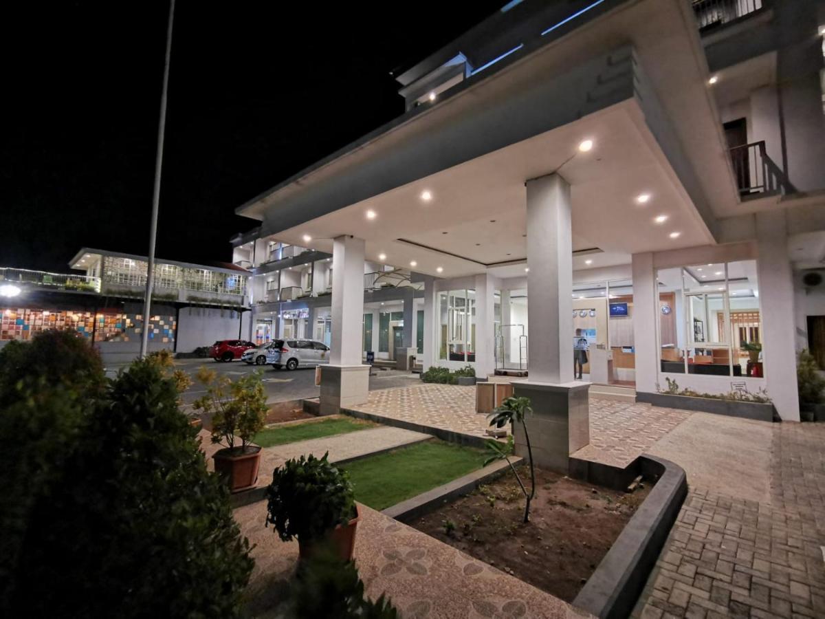 Naka Hotel Kupang Exterior foto