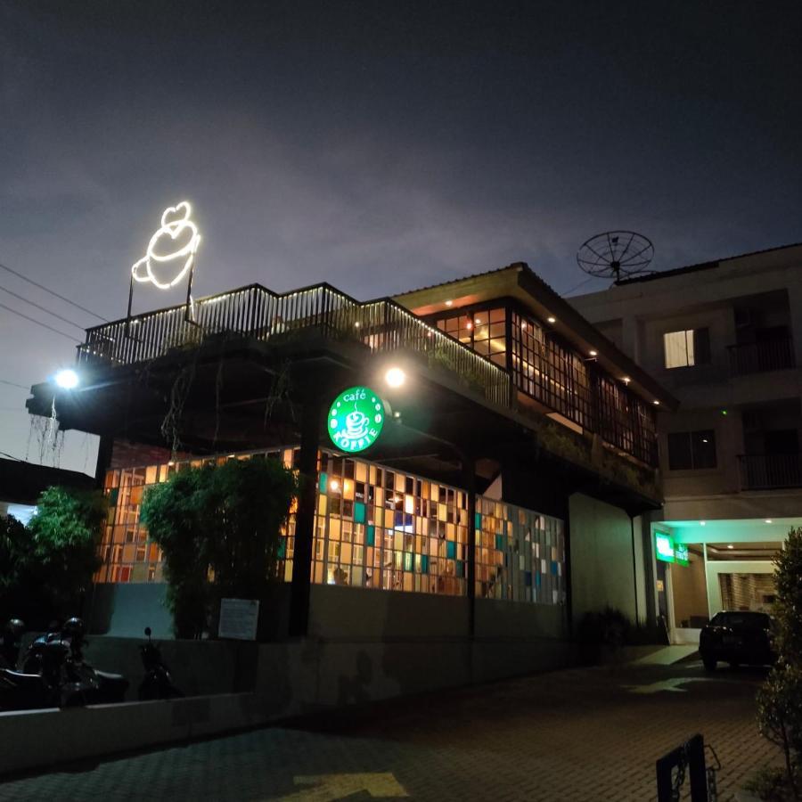 Naka Hotel Kupang Exterior foto