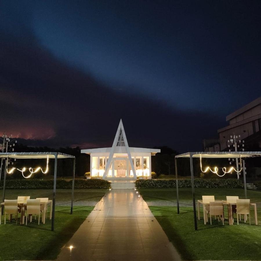 Naka Hotel Kupang Exterior foto
