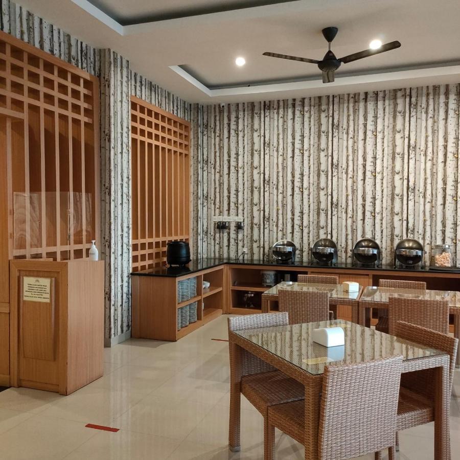 Naka Hotel Kupang Exterior foto