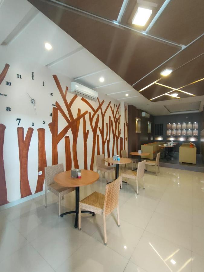 Naka Hotel Kupang Exterior foto