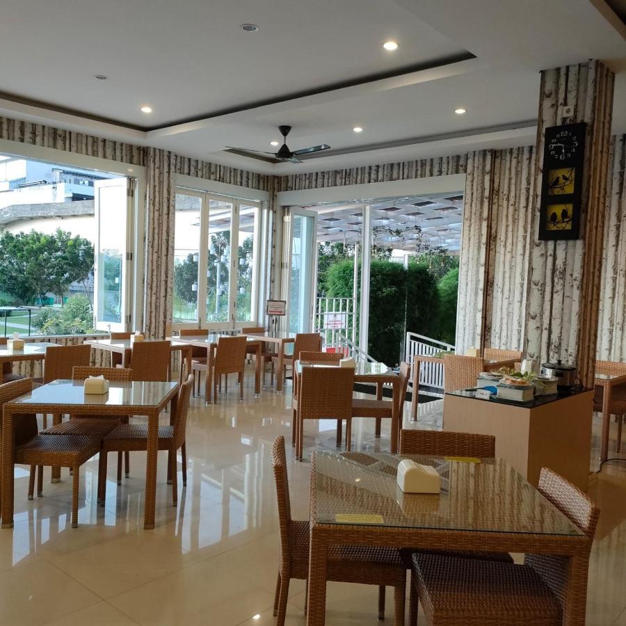 Naka Hotel Kupang Exterior foto
