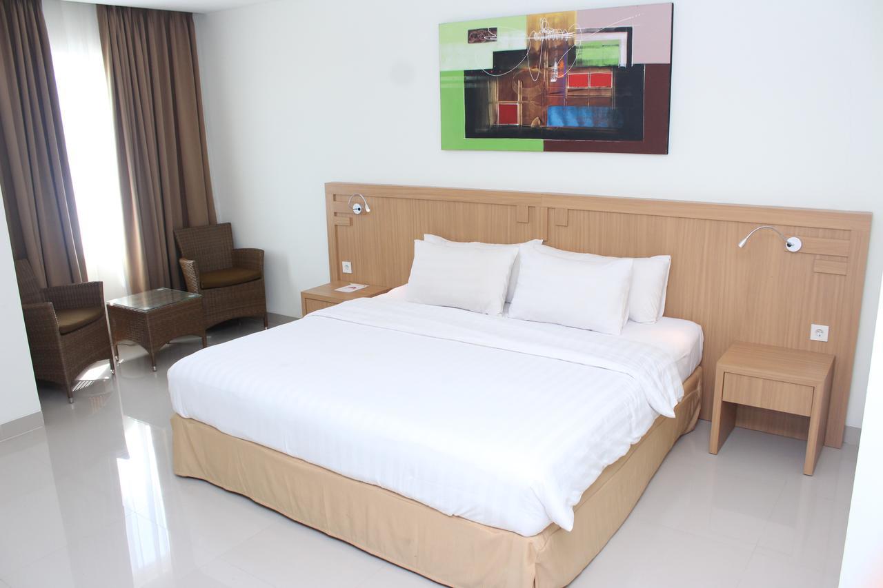 Naka Hotel Kupang Exterior foto