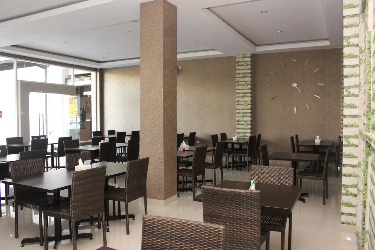 Naka Hotel Kupang Exterior foto